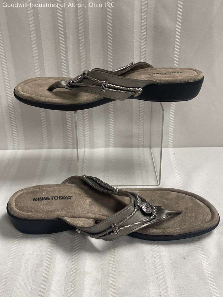 Minnetonka Silverthorne Pewter Metallic Leather Thong Sandals Women’s Size 11