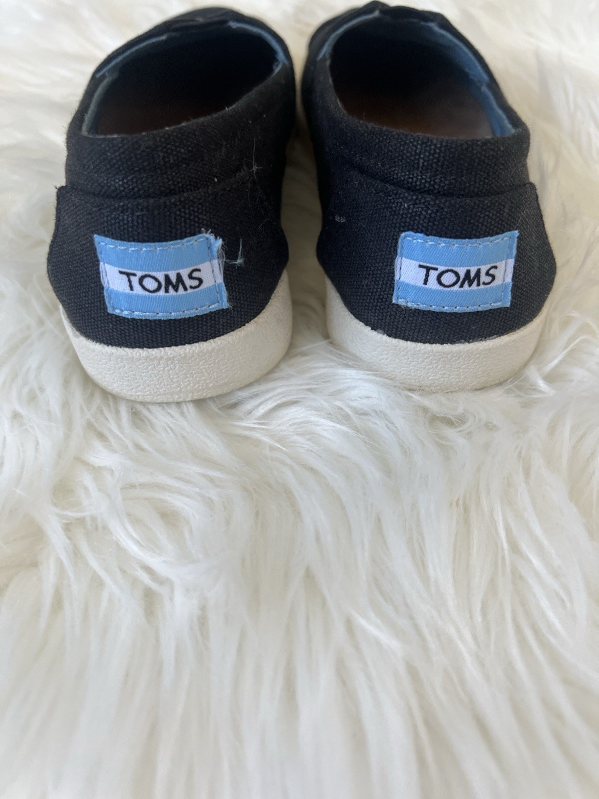 TOMS Black Canvas Slip-On Flats Round Toe Logo Accent Women’s US 5 EU 35.5