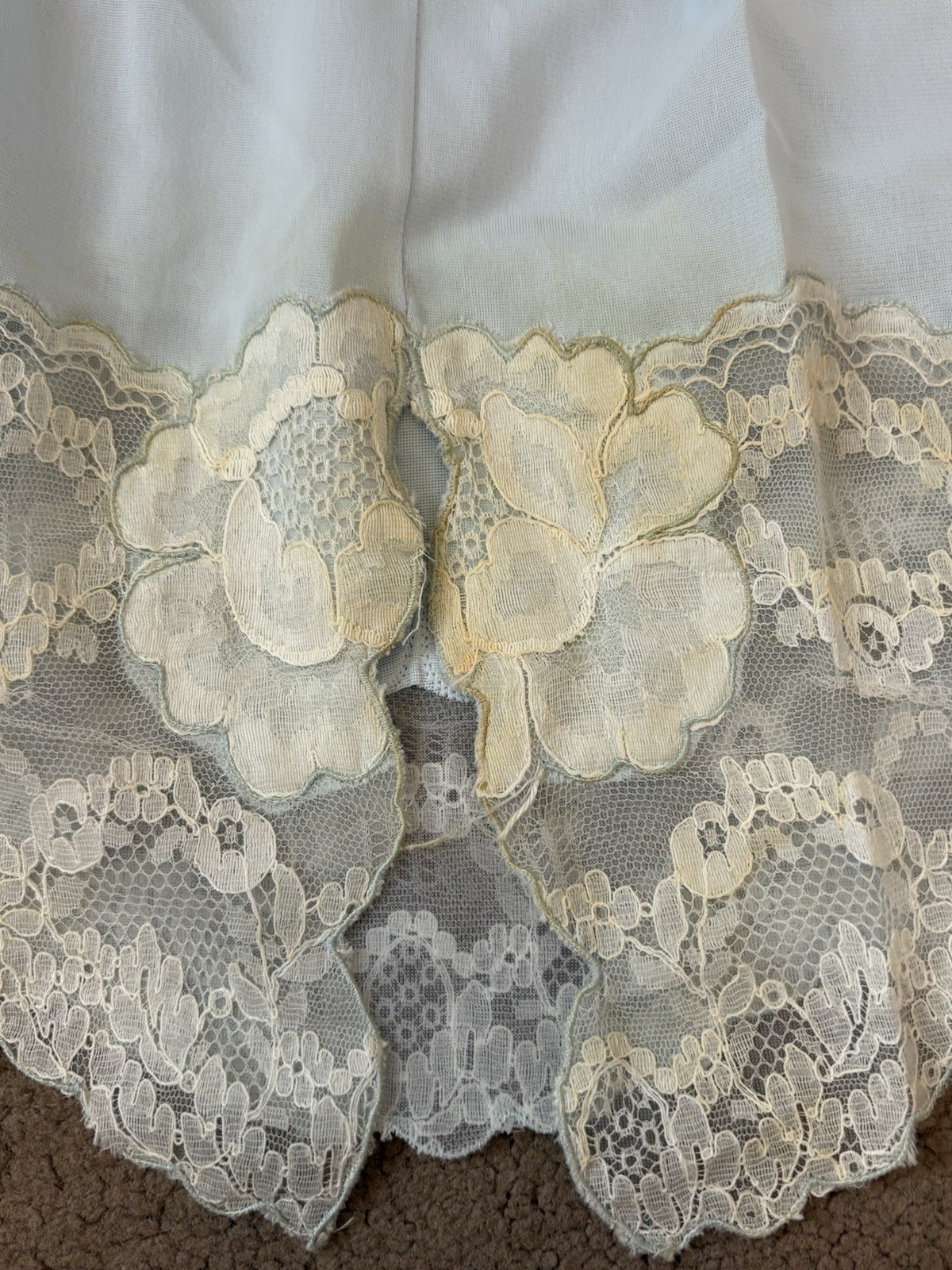 Vintage saramae lingerie 696 Light blue slip Lace Trim Slit Has Stain Sz Medium