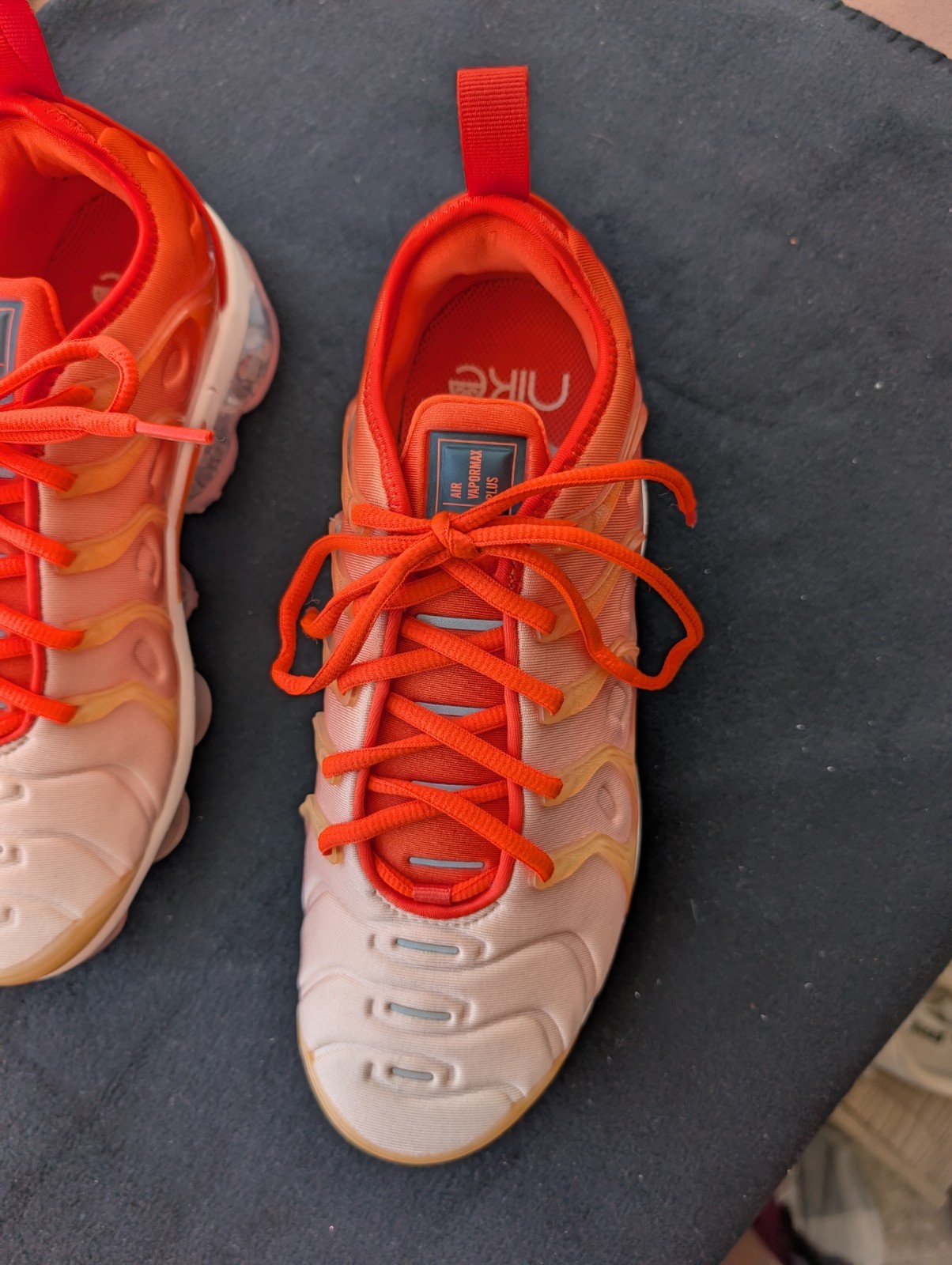 Nike Air Vapormax Plus Women’s Size 9 Guava Ice Rush Orange DQ8588-800