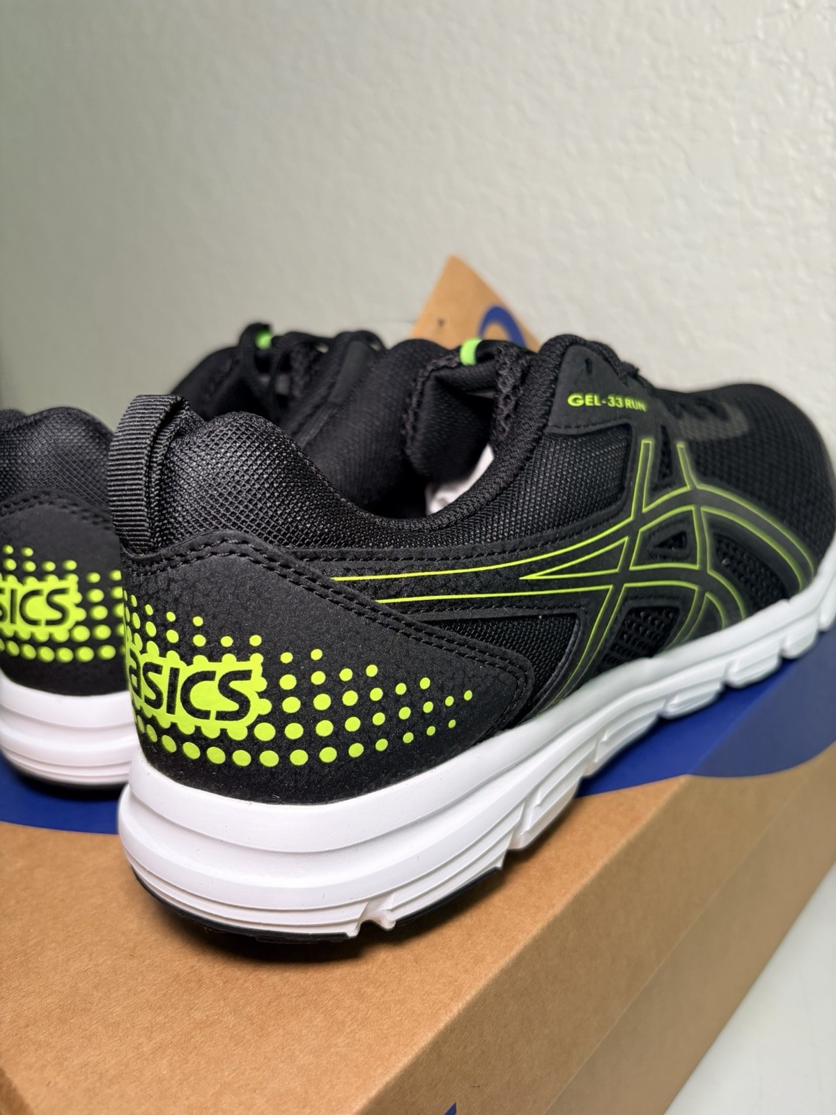 Size 9 – Asics Gel 33 Run Black New