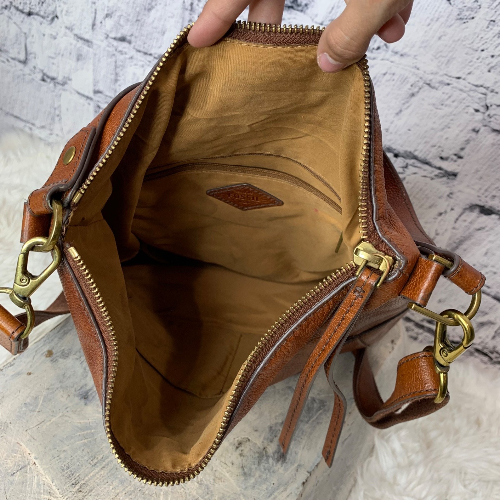 Fossil Amelia Hobo Crossbody Shoulder Bag Brown Leather SHB1819 Distressed