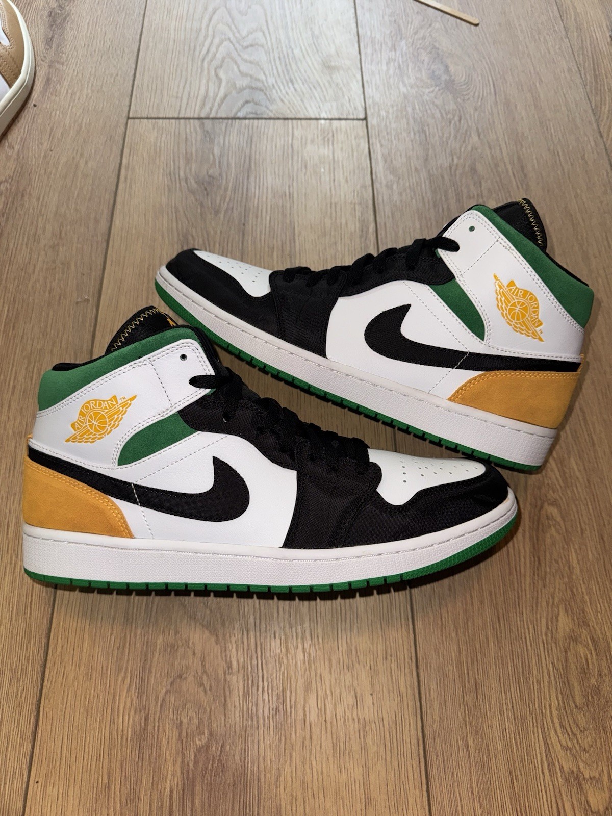 Air Jordan 1 Mid SE Oakland (2020) 12M