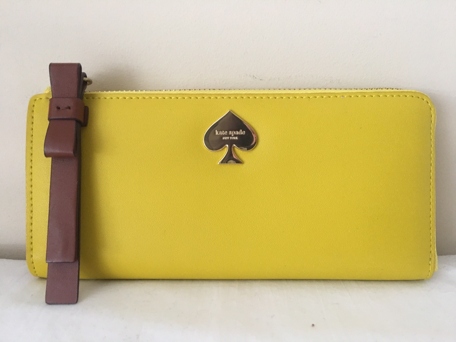 NWT Kate Spade Nisha Cobblestone Park Zip Around Wallet, Graffitiyl (708)/Yellow