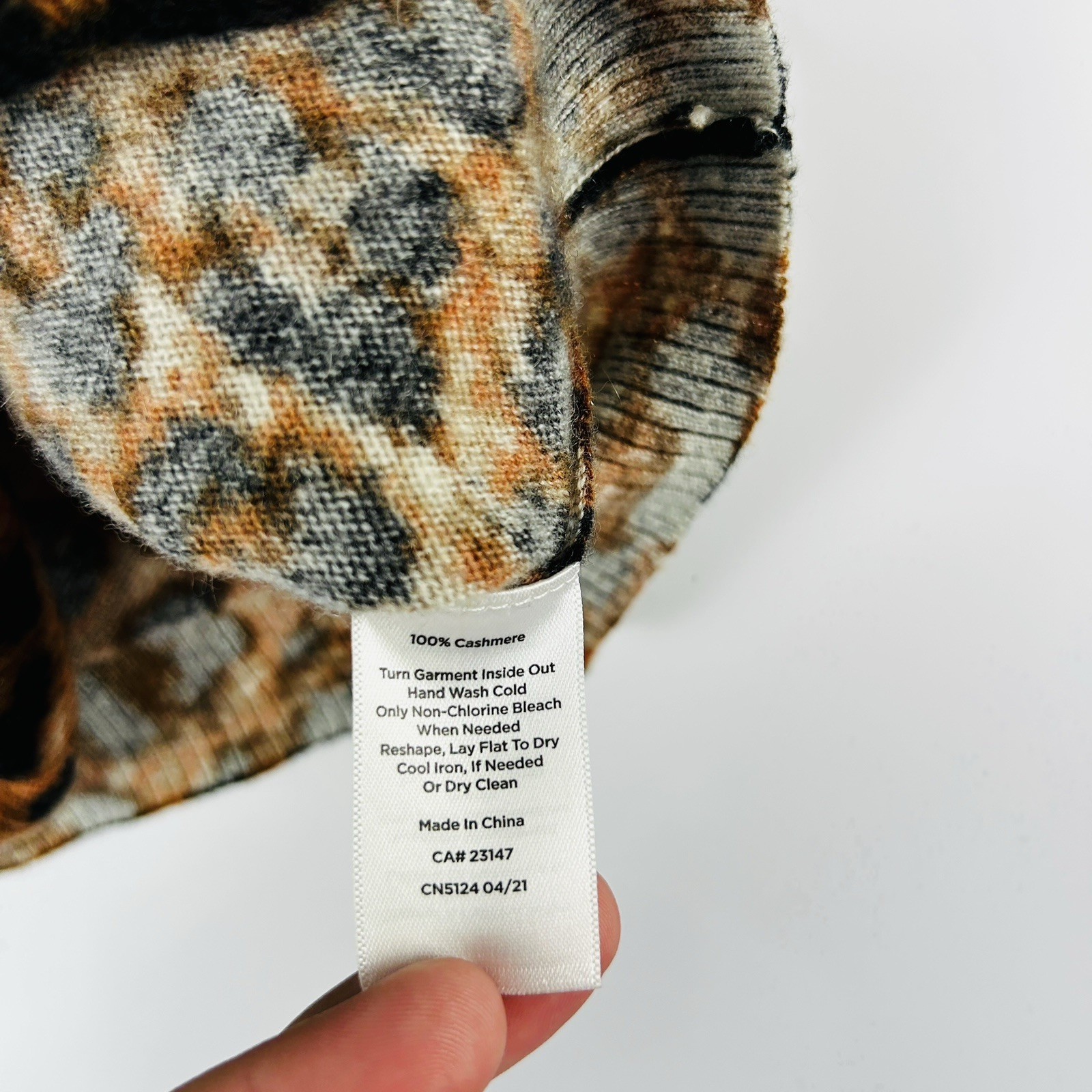 Talbots Womens 100% Cashmere Sweater Size S Animal Print Luxury Yacht Club