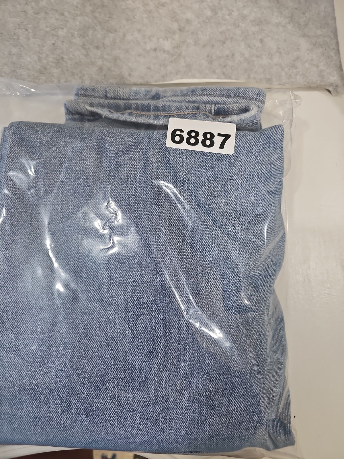 American Eagle Jeans Women’s Sz 4 Blue Strigid Mom High Rise Straight Light Wash