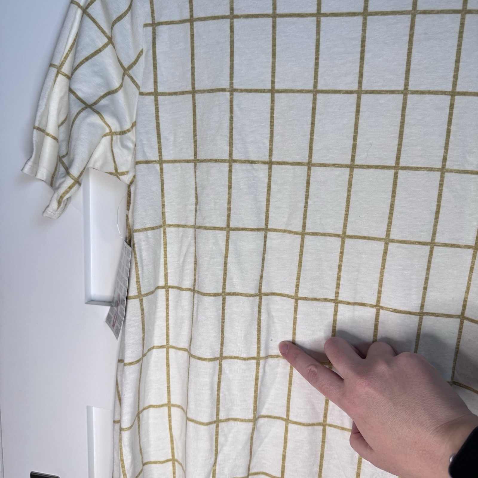 NWT LuLaRoe Perfect T Women’s Size Small Hi Low Hem Gold & White Grid FLAWED