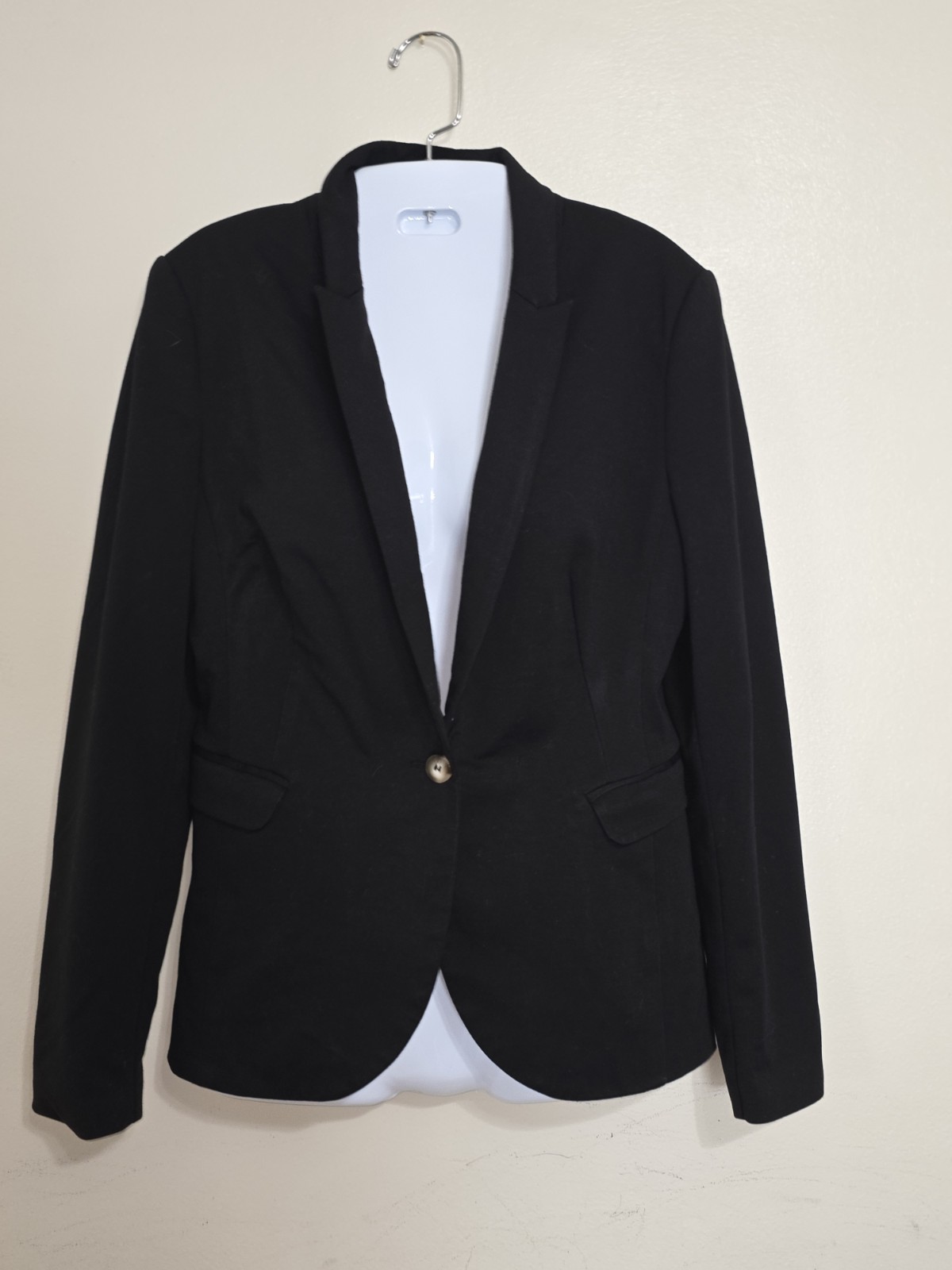 Women’s Black 2-Piece Pant Suit L Polyester One-Button Notch Lapel