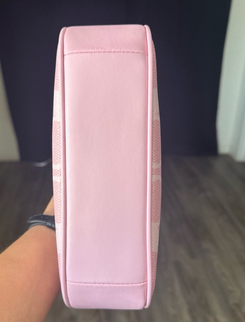 Coach Teri Shoulder Bag Signature in Pink NWOT