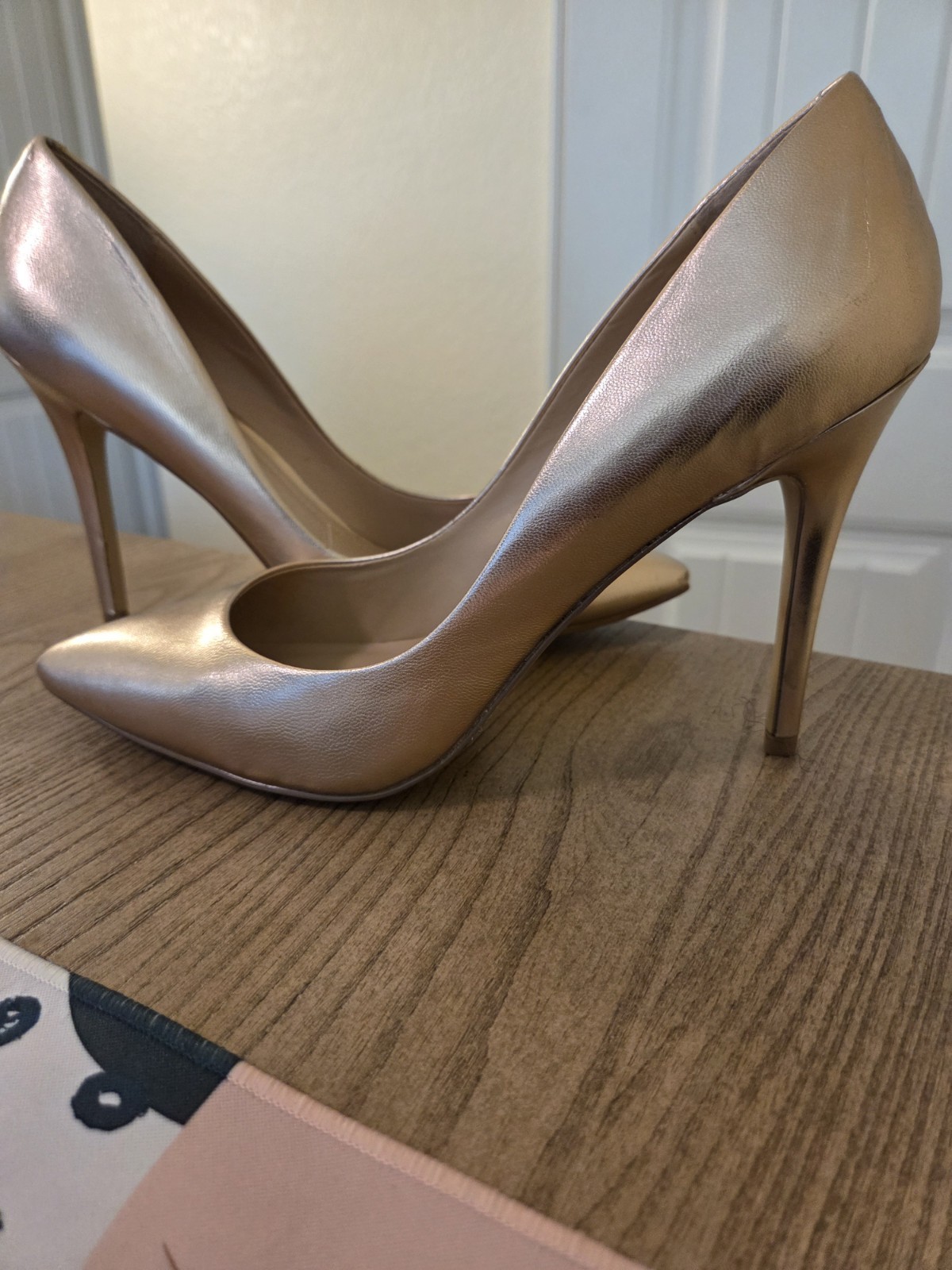 Charles By Charles David Women’s Rose Gold Leather Pumps US Size 10