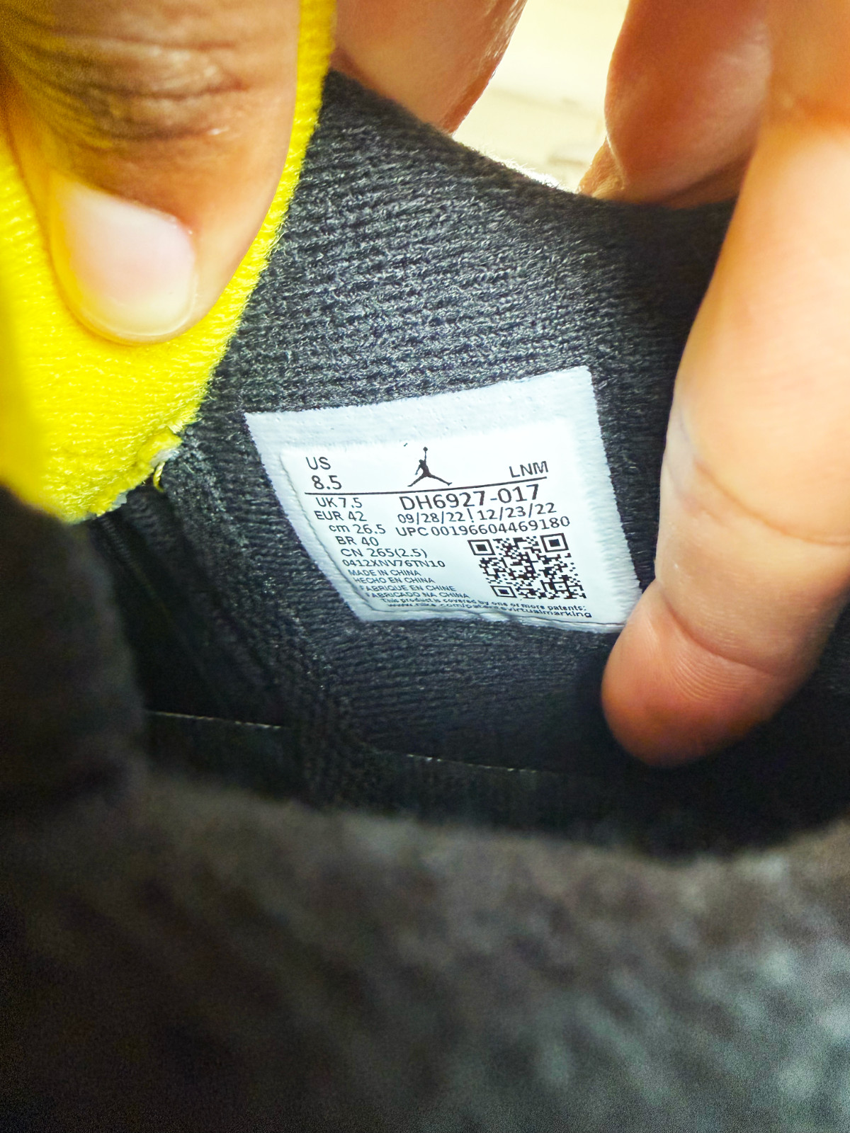 Size 8.5 – Air Jordan 4 Retro Mid Thunder Preowned (DH6927-017)