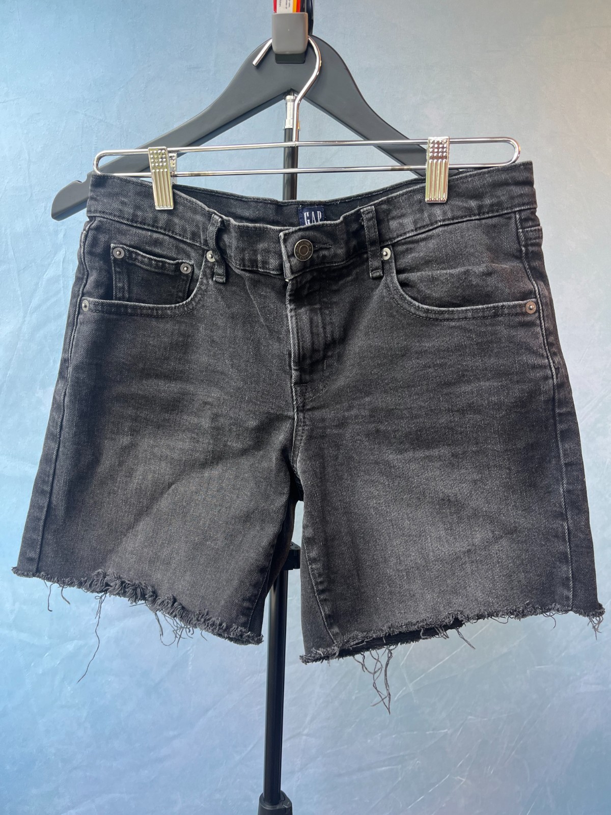 GAP 1969 Denim Cutoff Short Frayed Hem Zip Fly Women Black Size 27 / 4 Reg EUC
