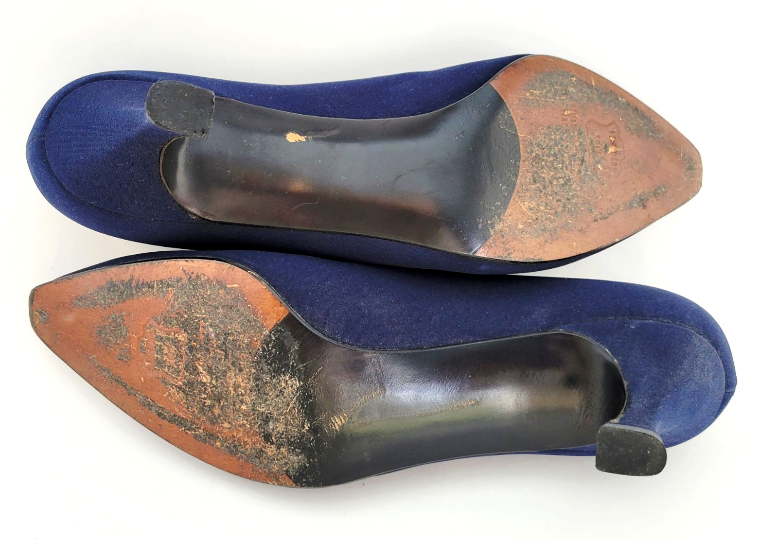 In Box! Vintage Stuart Weitzman Ladies Navy Peau de Soie Mid Heel pumps, Sz 9B/M
