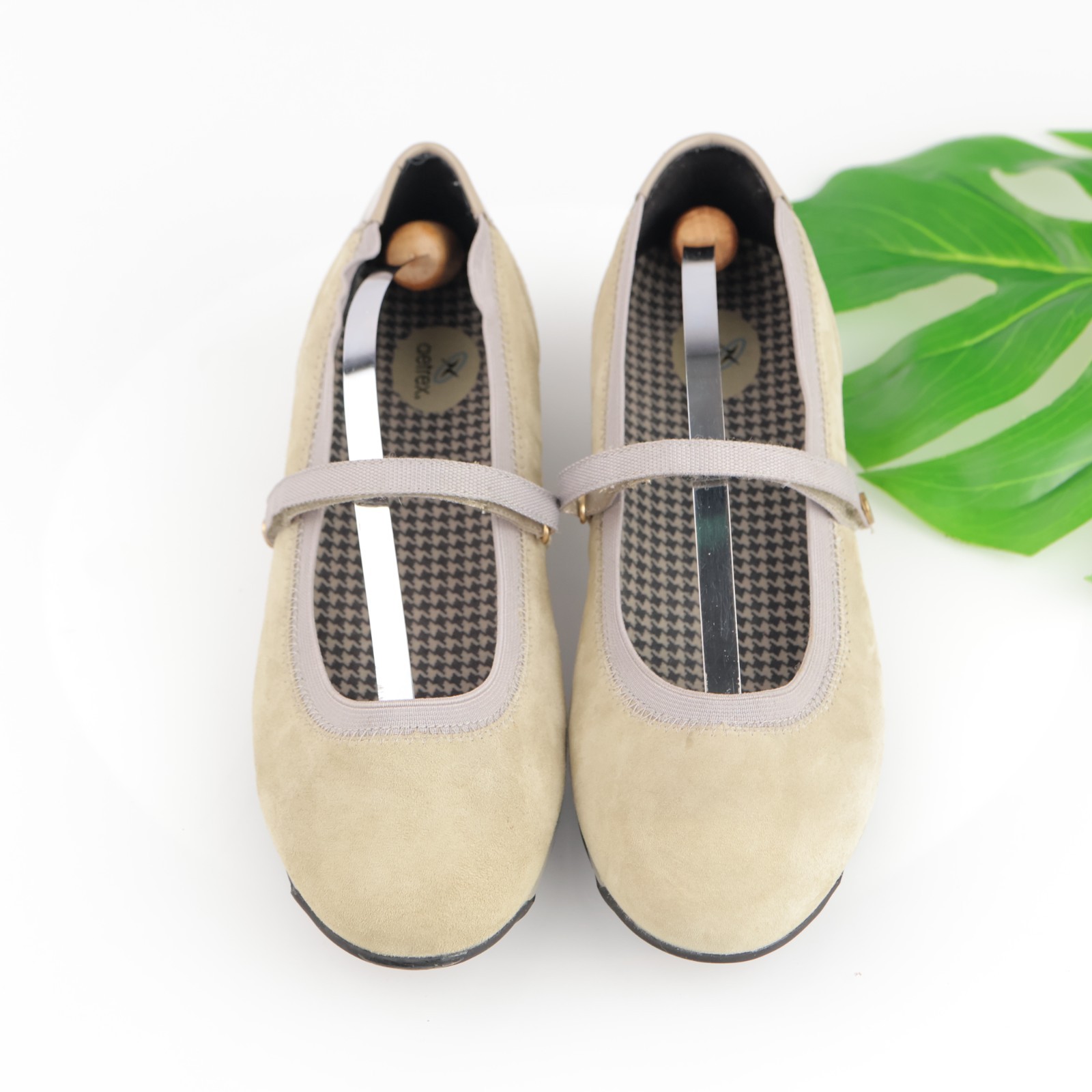 Aetrex Womens Caroline Mary Jane Shoes Size 9 WIDE Beige Tan Comfort Sporty Flat