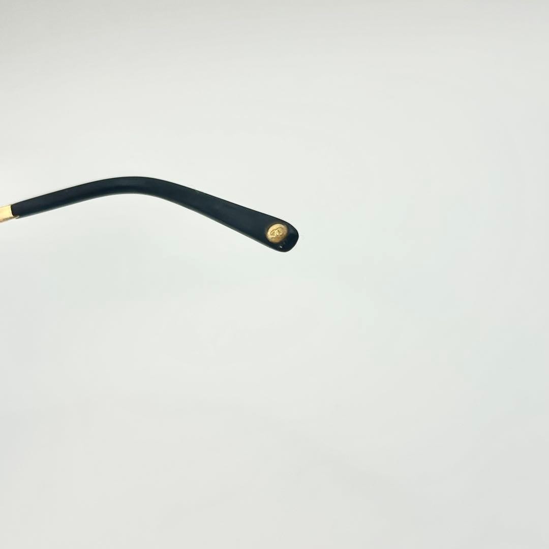 CHANEL 2072 Matelassé Sunglasses Rimless Two-Point Design lightweight appearance
