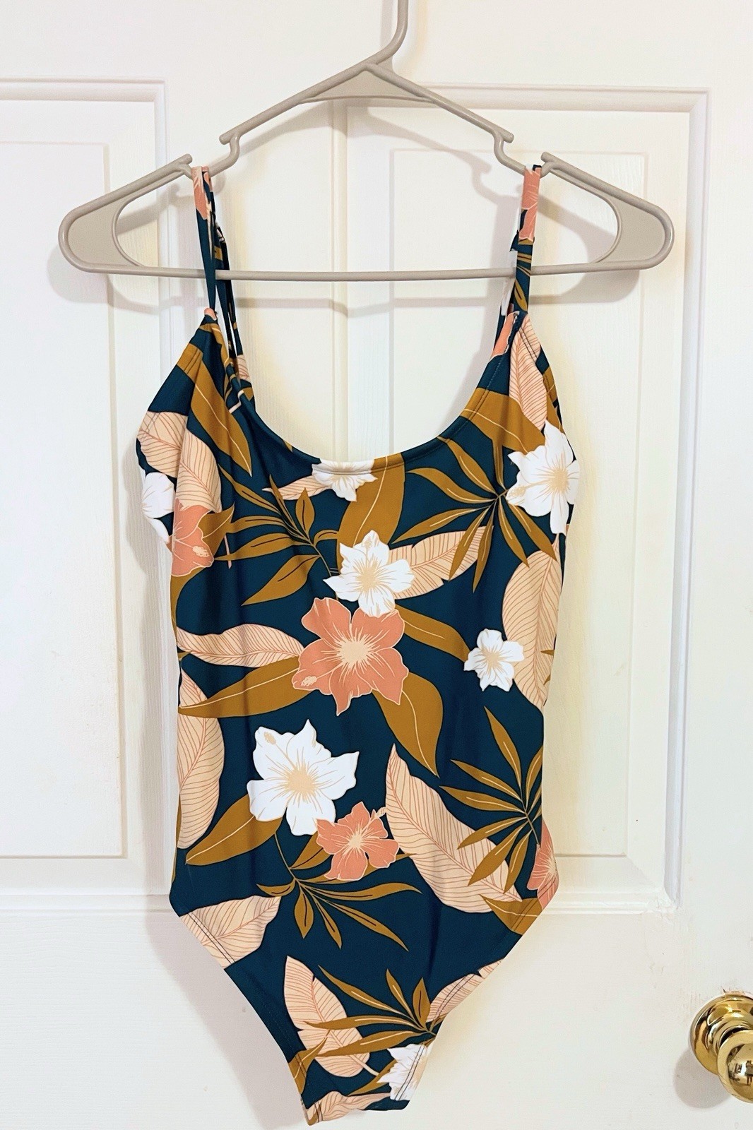 Woman’s Tropical Green and Coral One Piece Swimsuit Size Medium By Kona Sol NWT