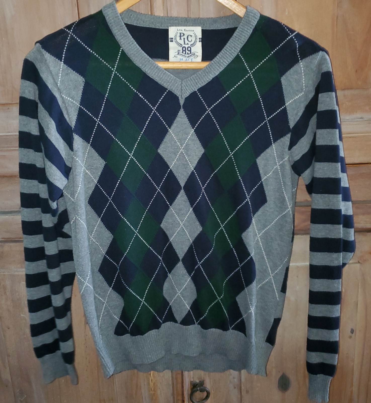 The Children’s Place Gray Blue Green Argyle Stripe V-Neck Sweater L Large 10-12