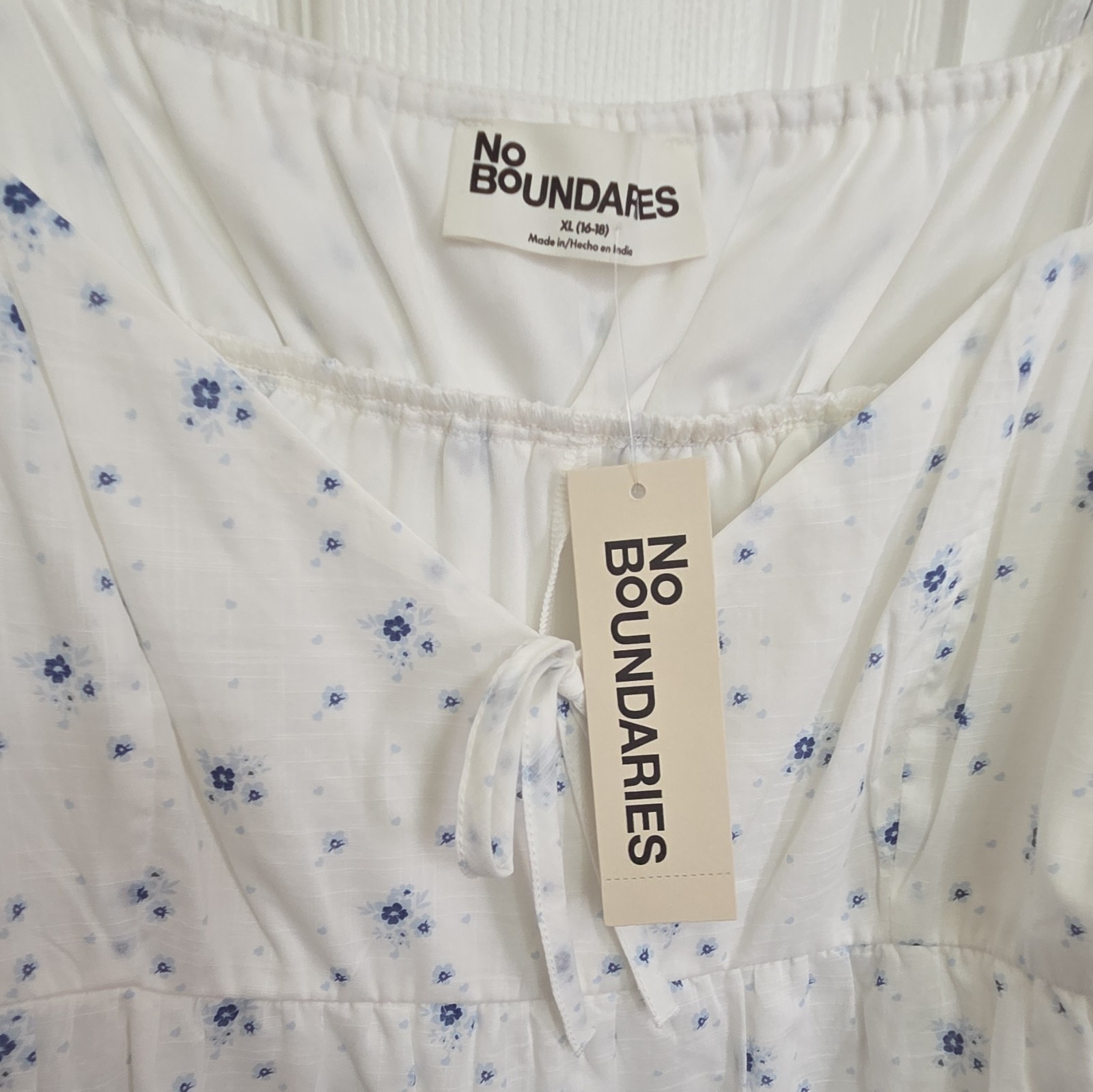 No Boundaries Womens XL White Blue Floral V-Neck Sundress NWT