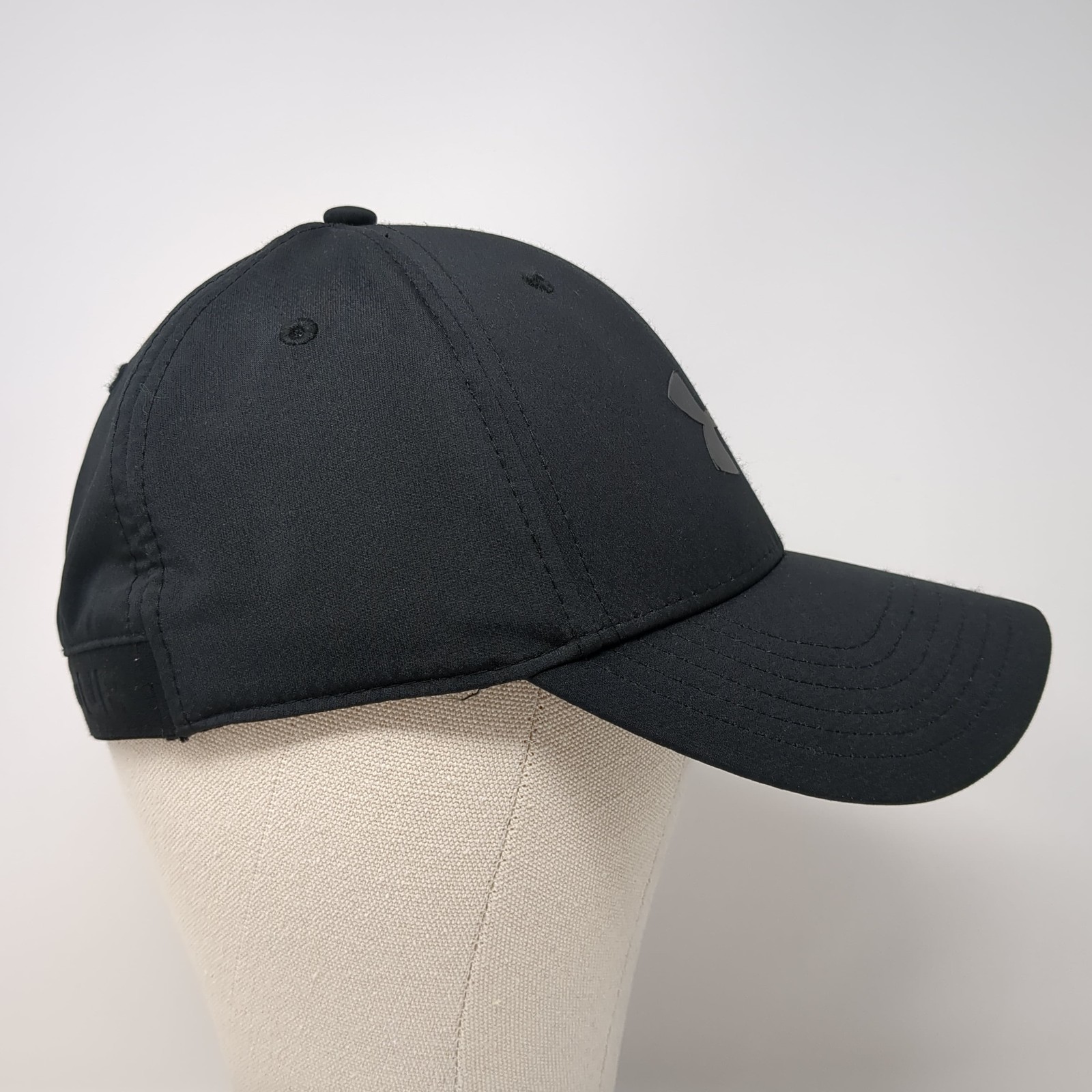 Under Armour Fitted Hat Black Large Vent Holes Logo Outdoor Solid