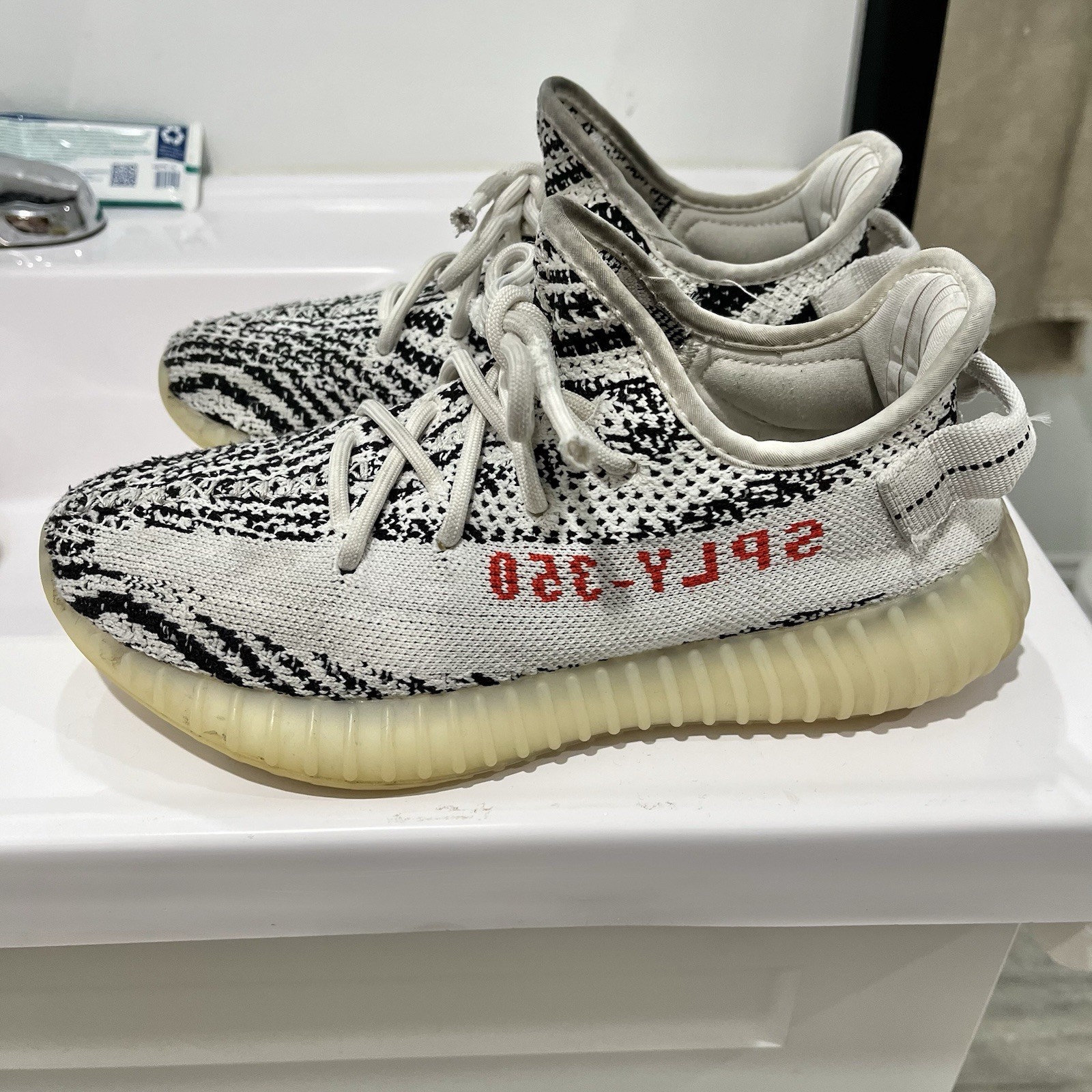 adidas Yeezy Boost 350 V2 Zebra Size 6