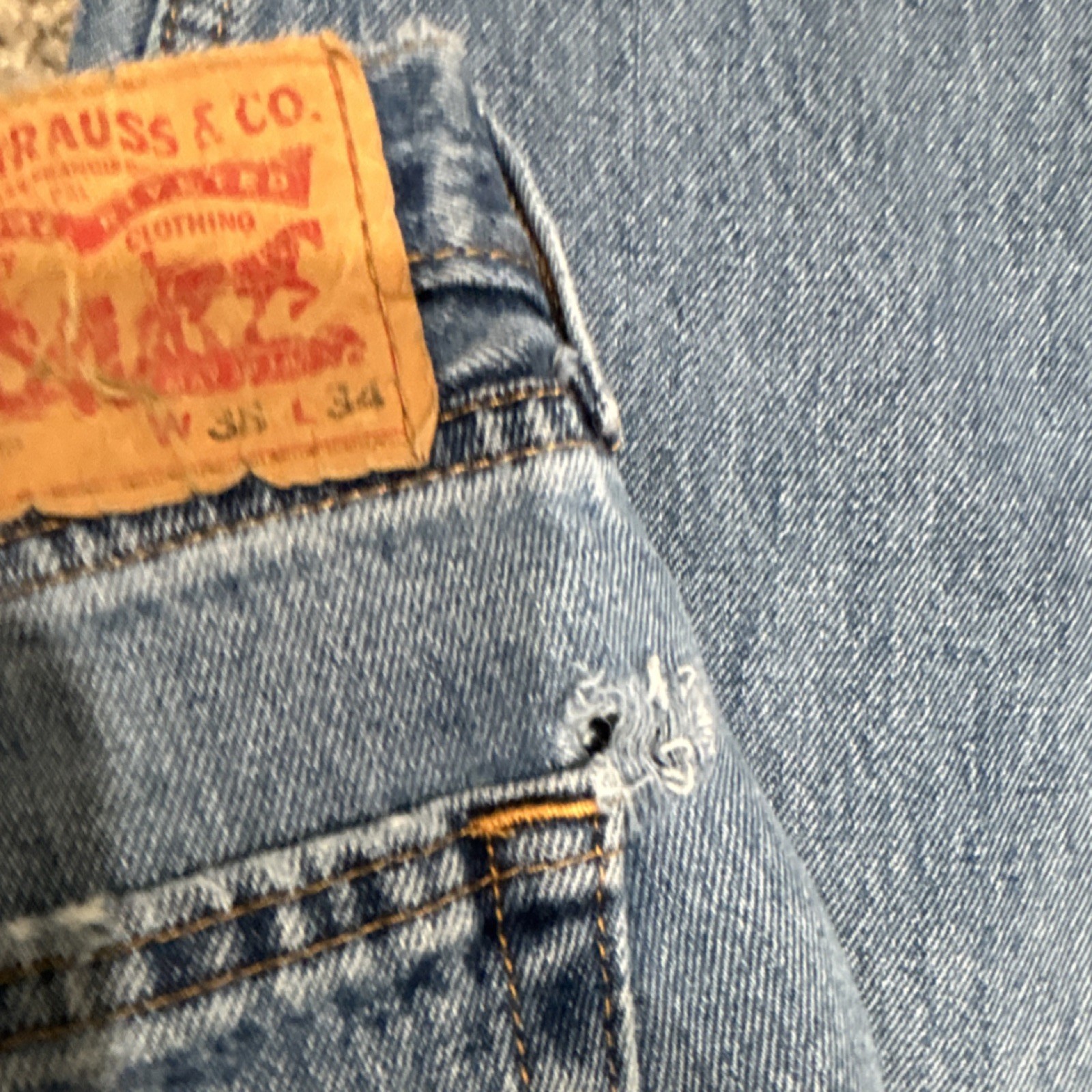 Levi’s 500 Series Men’s 505 Straight Blue Medium Wash Denim Jeans 5-Pocket