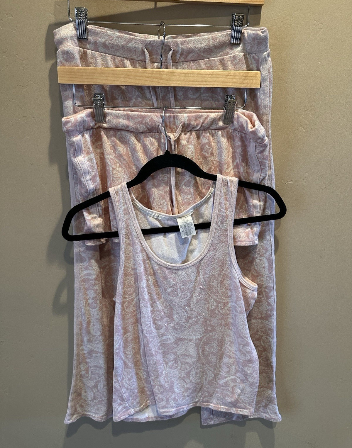 Women’s 3 Piece Pajama Set Tank Top Shorts Wide Leg Pants Pink Paisley Small