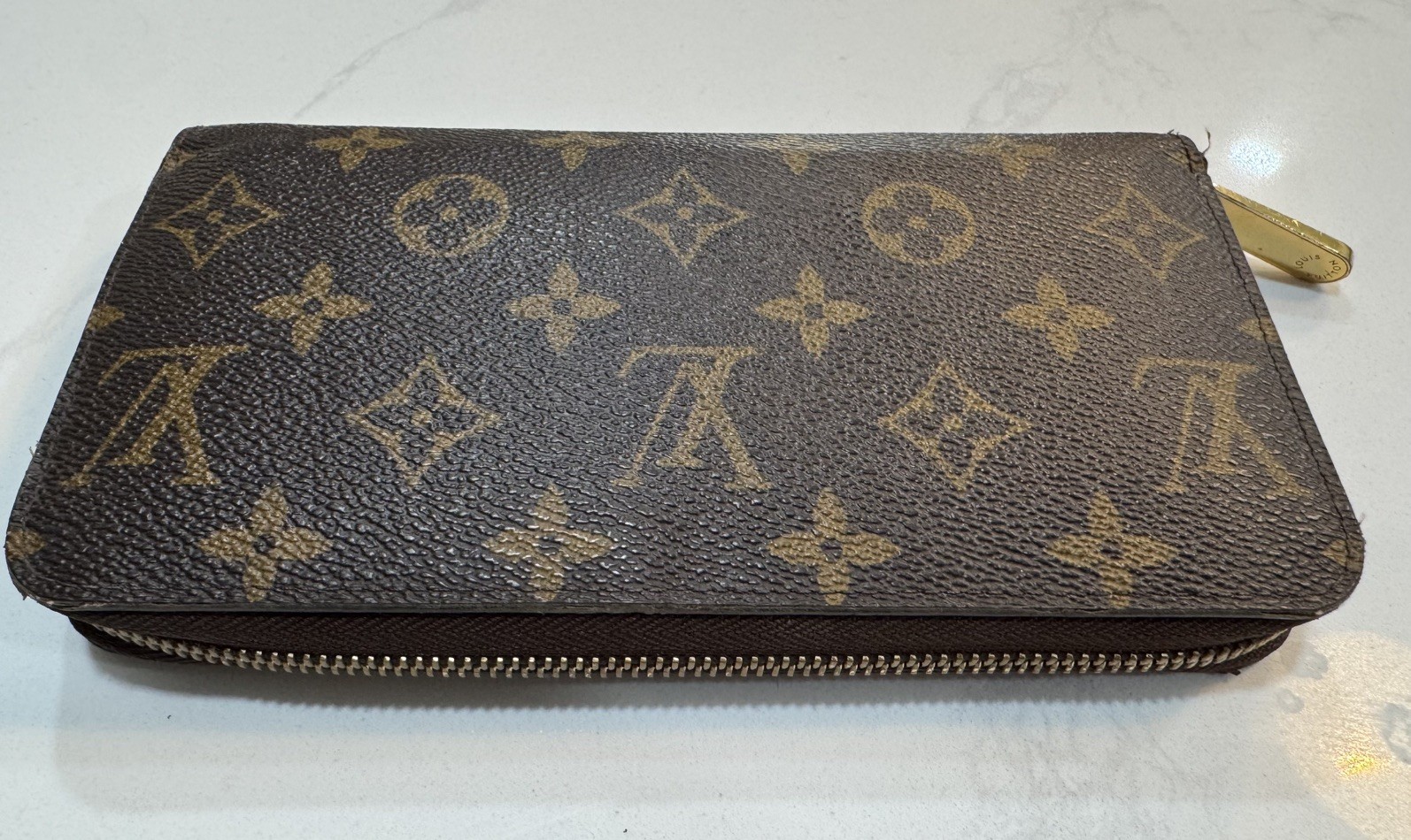 LOUIS VUITTON LV Monogram Canvas Zippy Wallet -Brown