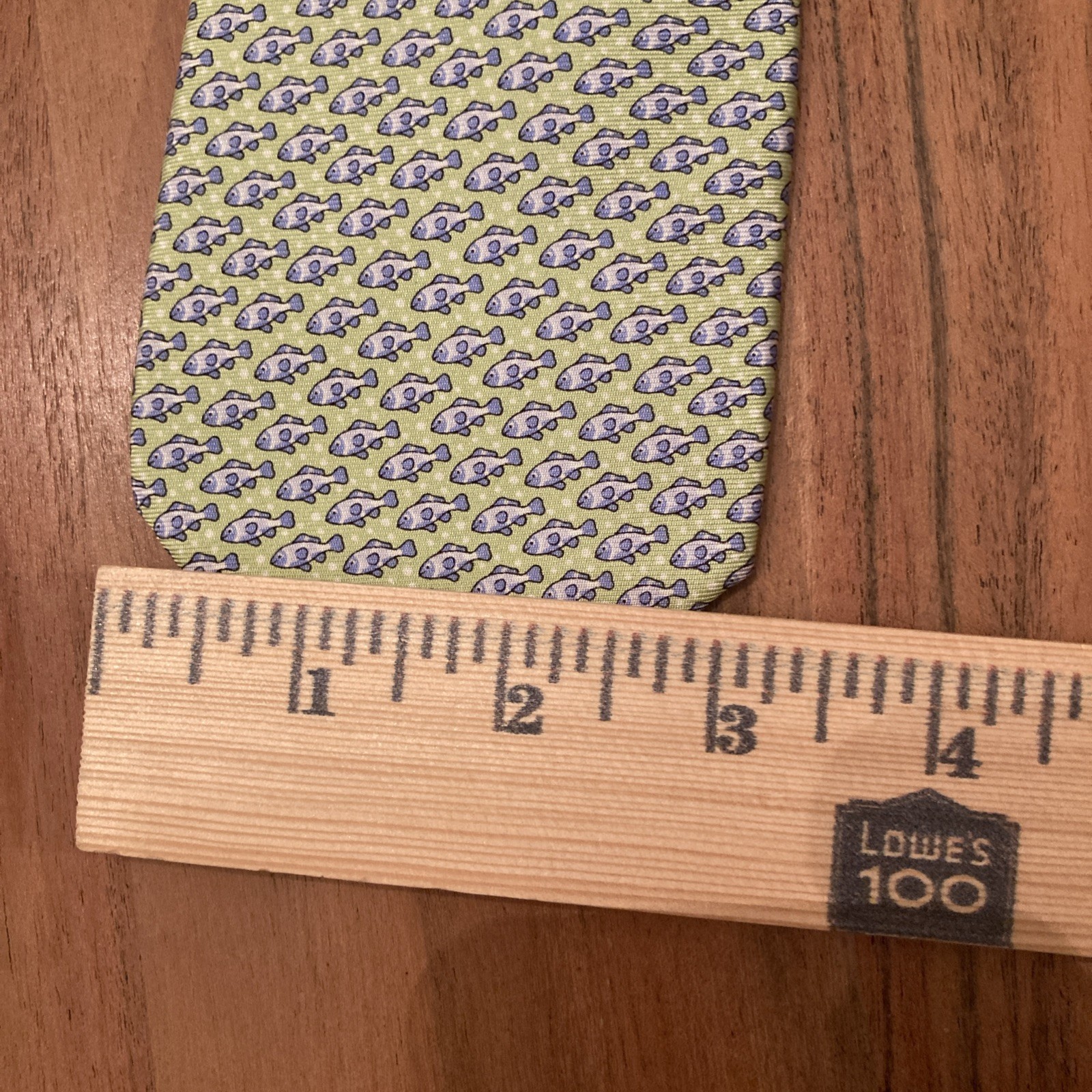 Tommy Hilfiger Green Silk Tie Blue Fish Pattern 3.25″ x 59″ | T880