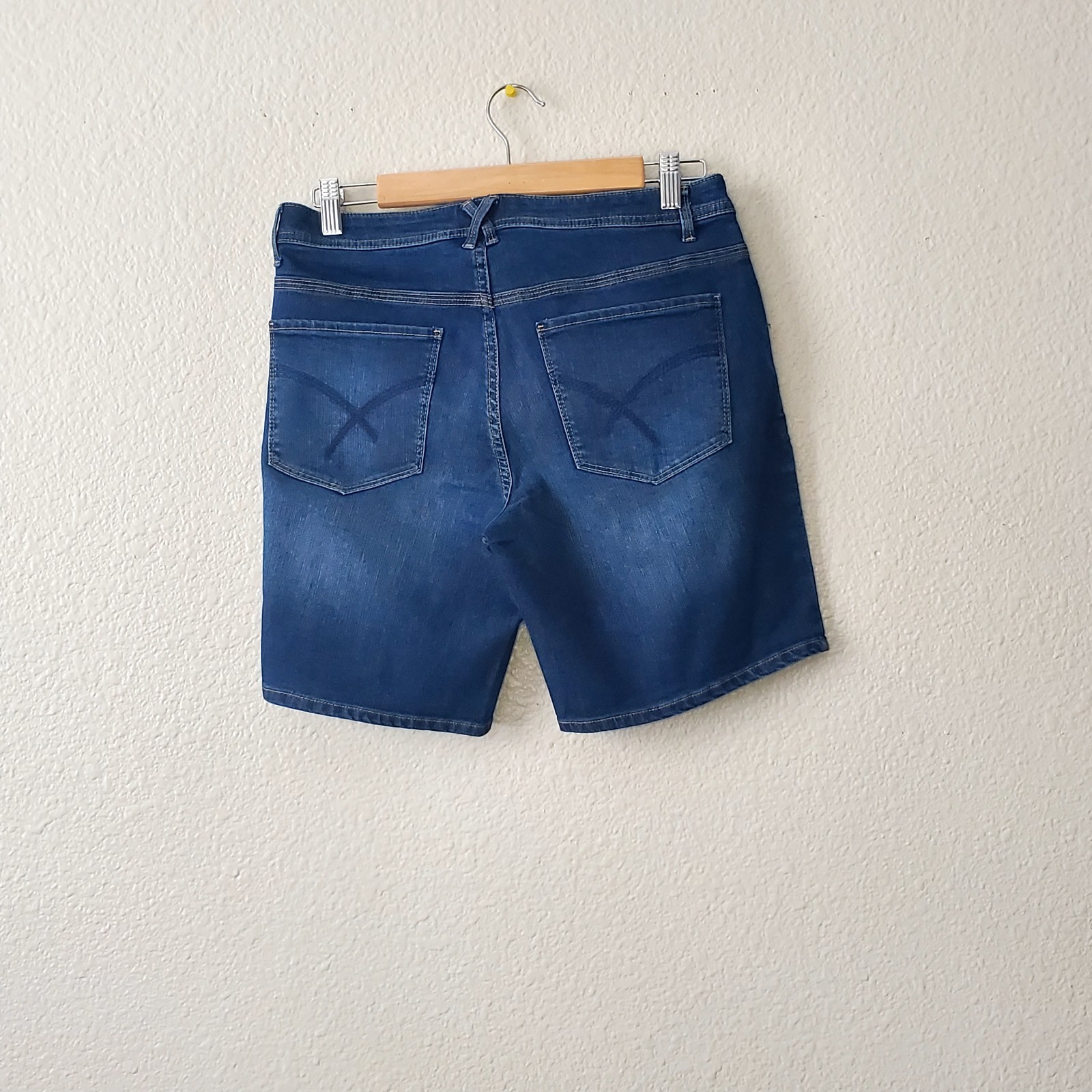 NWOT Christopher And Banks Petite Modern Fit Denim Jean Shorts Size: 8 Petite