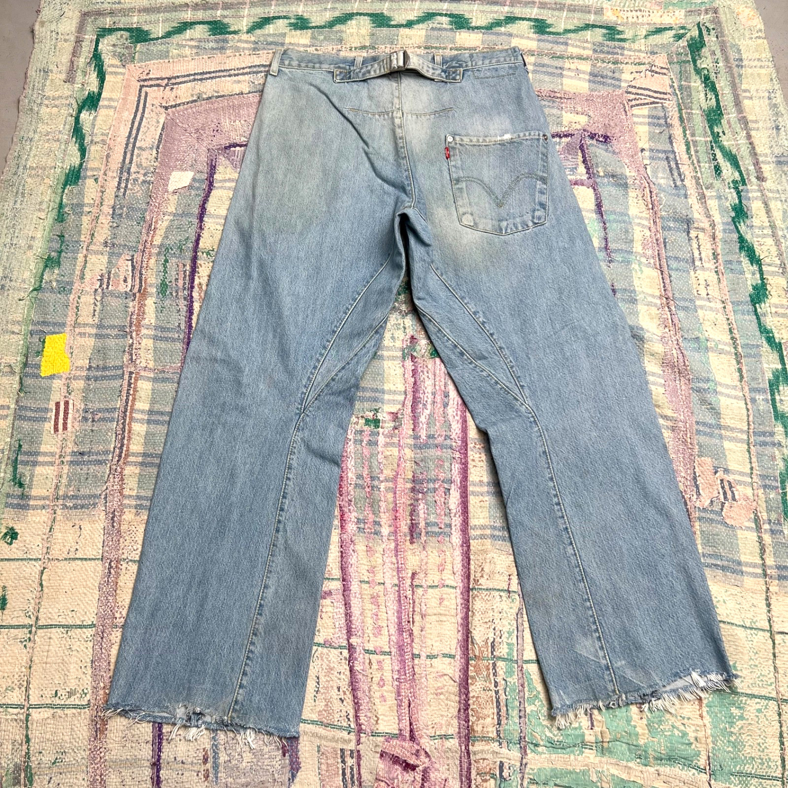 Vintage Levi’s Engineered Twisted Seams Cinch Back Blue Jeans 32×29 CROPPED