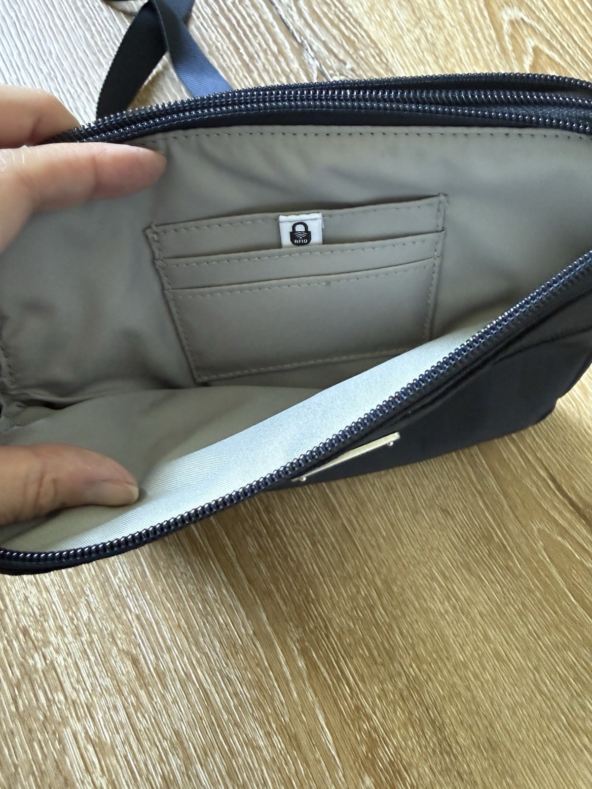 Baggallini Double Zip Medium Crossbody Bag In Navy EUC! MSRP $75