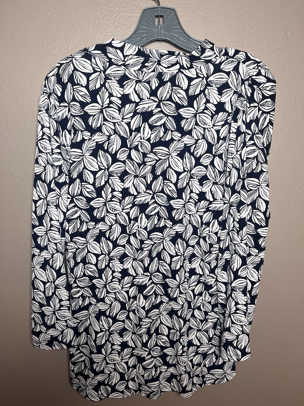 41Hawthorne Henri Ruched Knit Wrap Top (Black Floral) – XXL