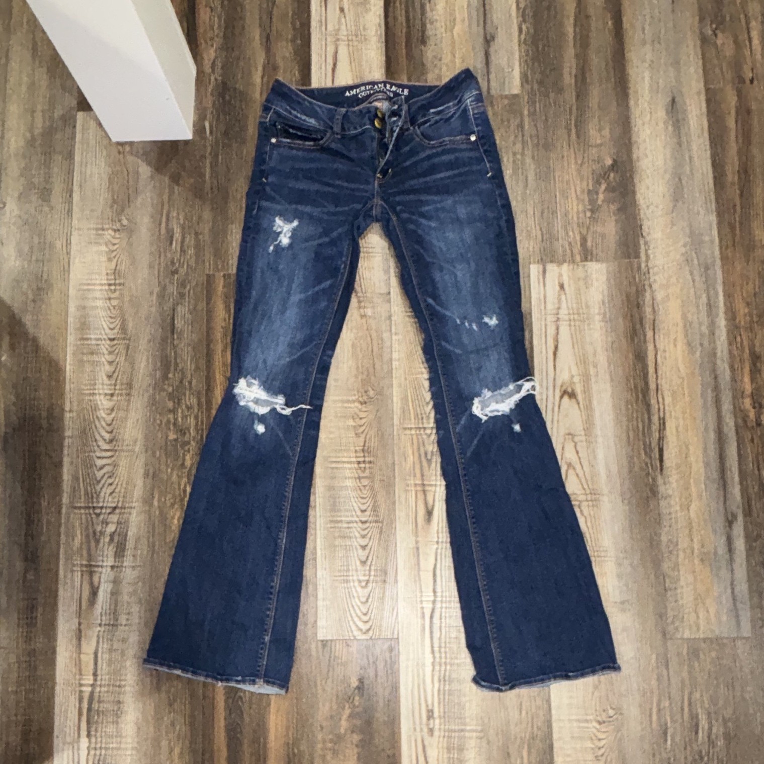 American Eagle Outfitters Women’s Flare Jeans Blue Denim Medium Wash Distressed