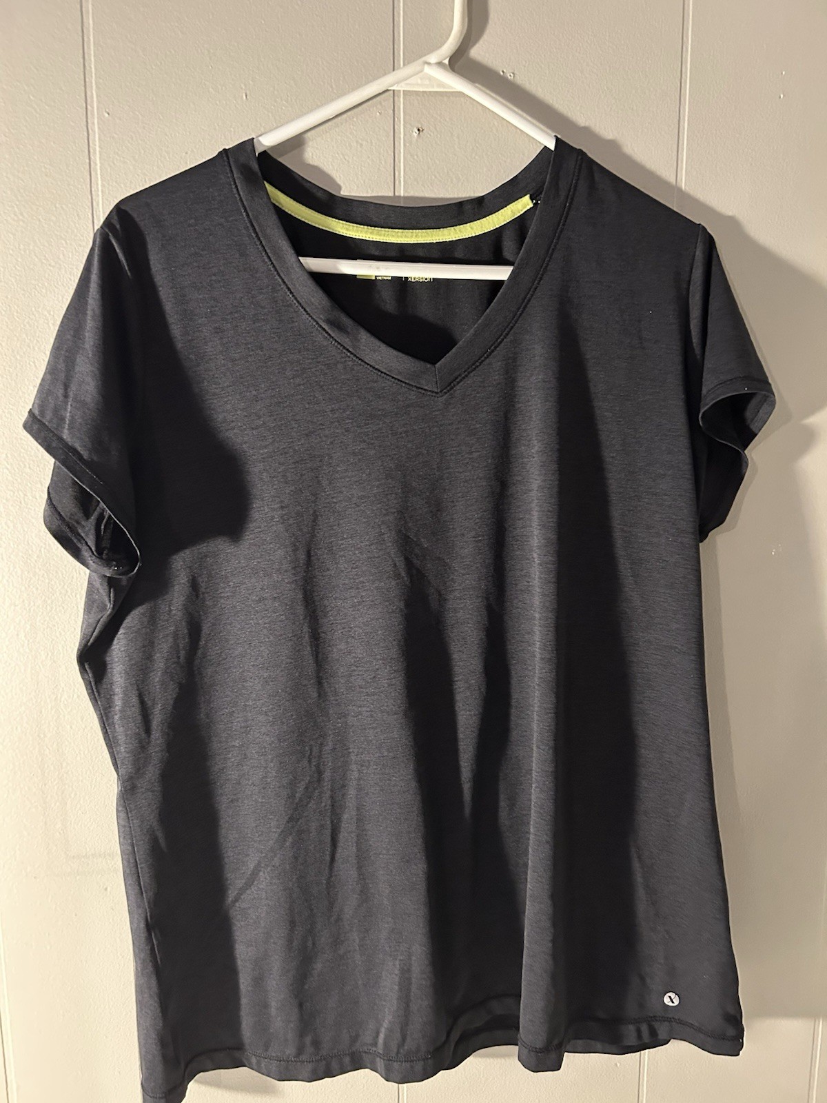 Xersion Women’s Activewear V-Neck Short Sleeve Stretch Tee Solid Black XL