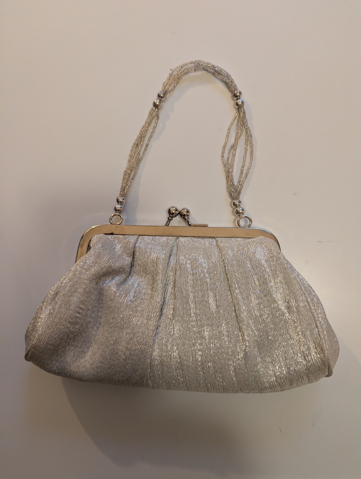La Regale Silver Metallic Pleated Clutch Kiss Lock Chain Strap Lined Pockets