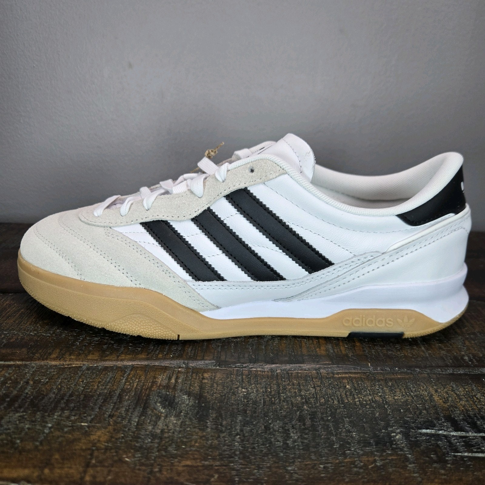 Adidas Predator Mundial Mens Size 10 Sneakers Shoes White Black Gum JH9493