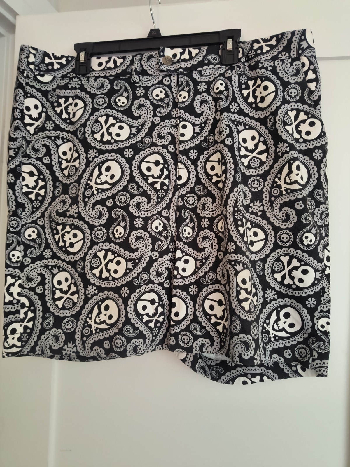 NEW Loudmouth Golf Shorts Mens 42 Black White Paisley Skull & Crossbones
