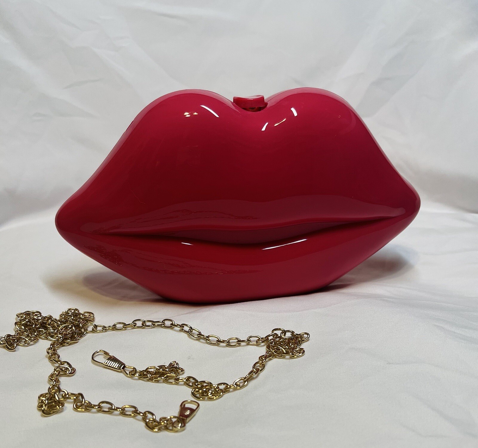 Hot Pink novelty lips purse (approx Size: 9.45×5.12×2.36 In)
