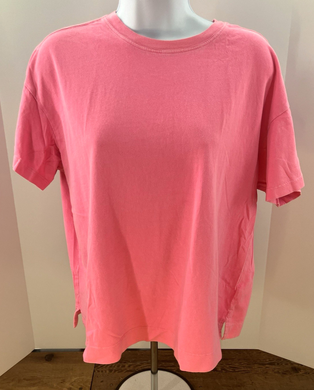 Old Navy VTG Crew Neck Neon Petunia (Pink) 100% Cotton Tee – Women’s -M