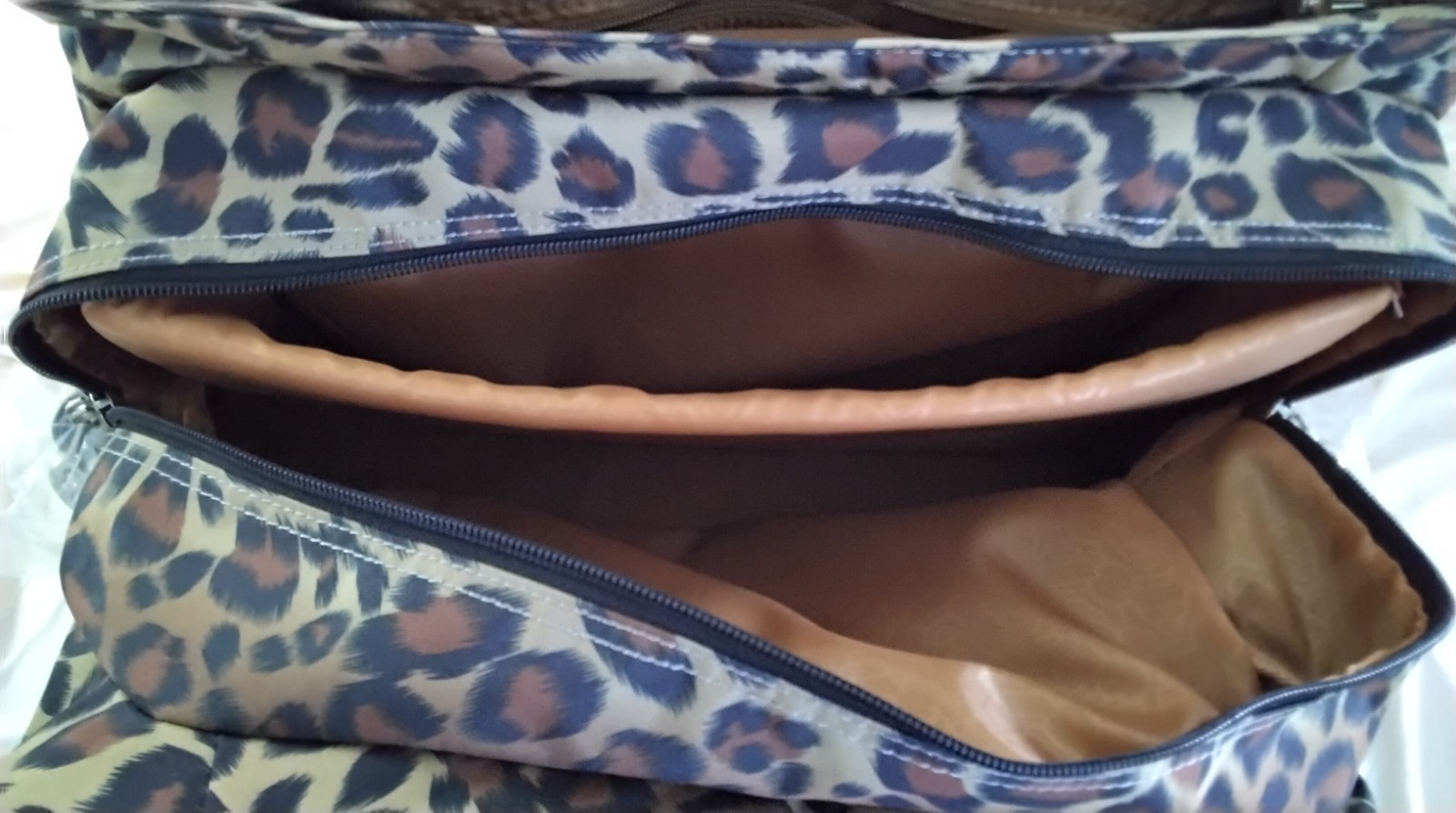 NWT Kathy Van Zeeland Travelware Leopard Cat Walk Bag Duffle Carry On Briefcase