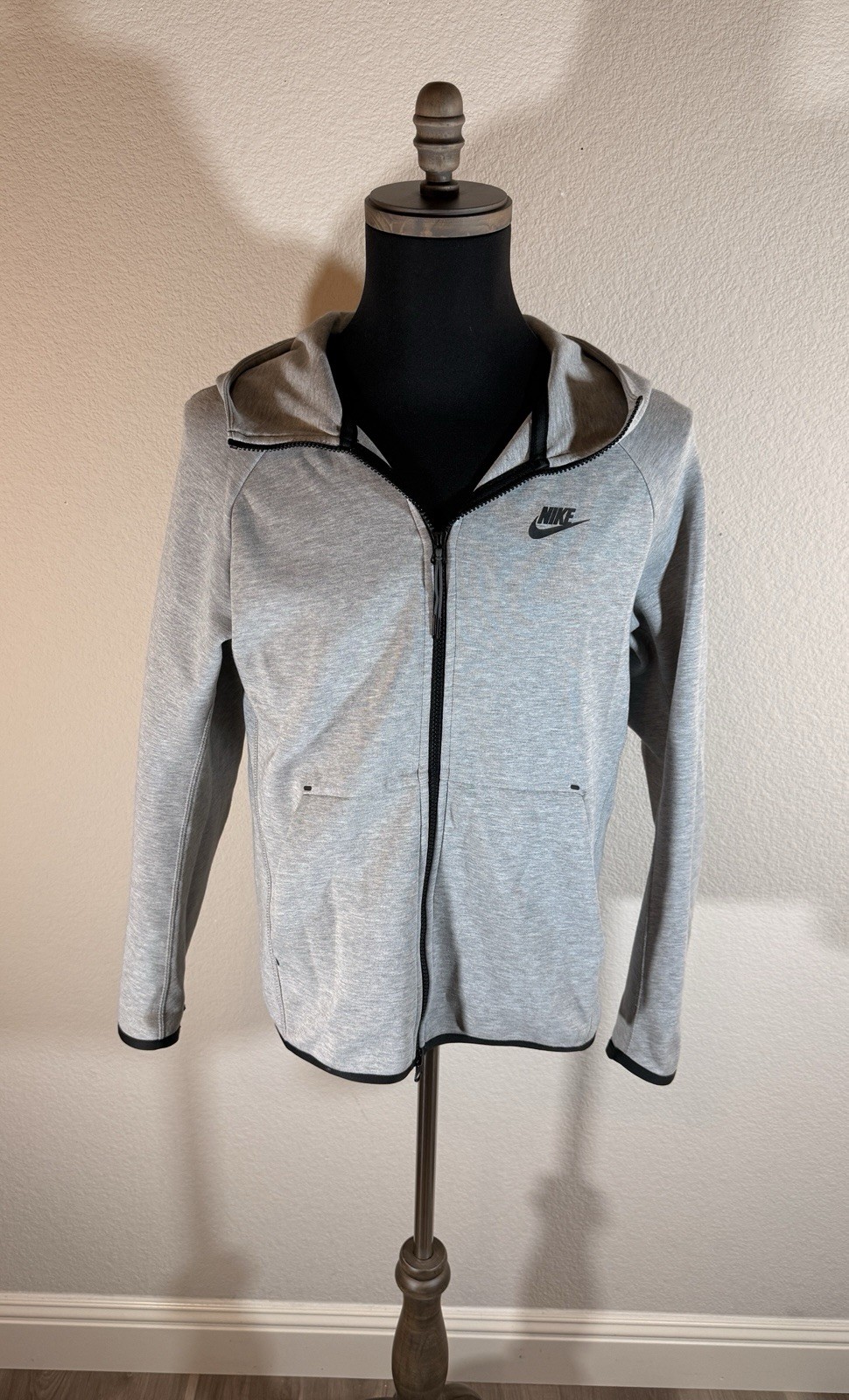Nike Sportswear Men’s Tech Fleece, Full Zip Hoodie. Size S. Pit To Pit 20 Inches
