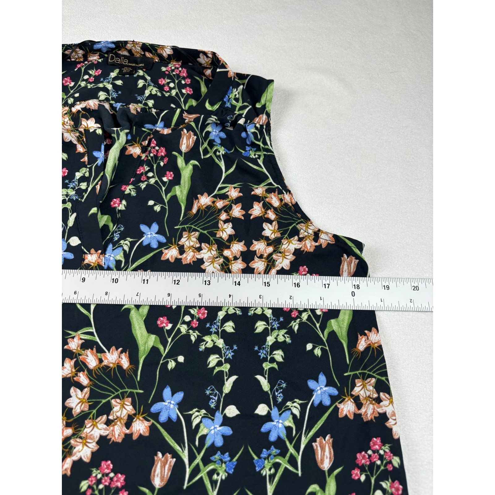 Dalia Womens Sleeveless Floral Blouse Black Multi Color Split Neck Top Size M