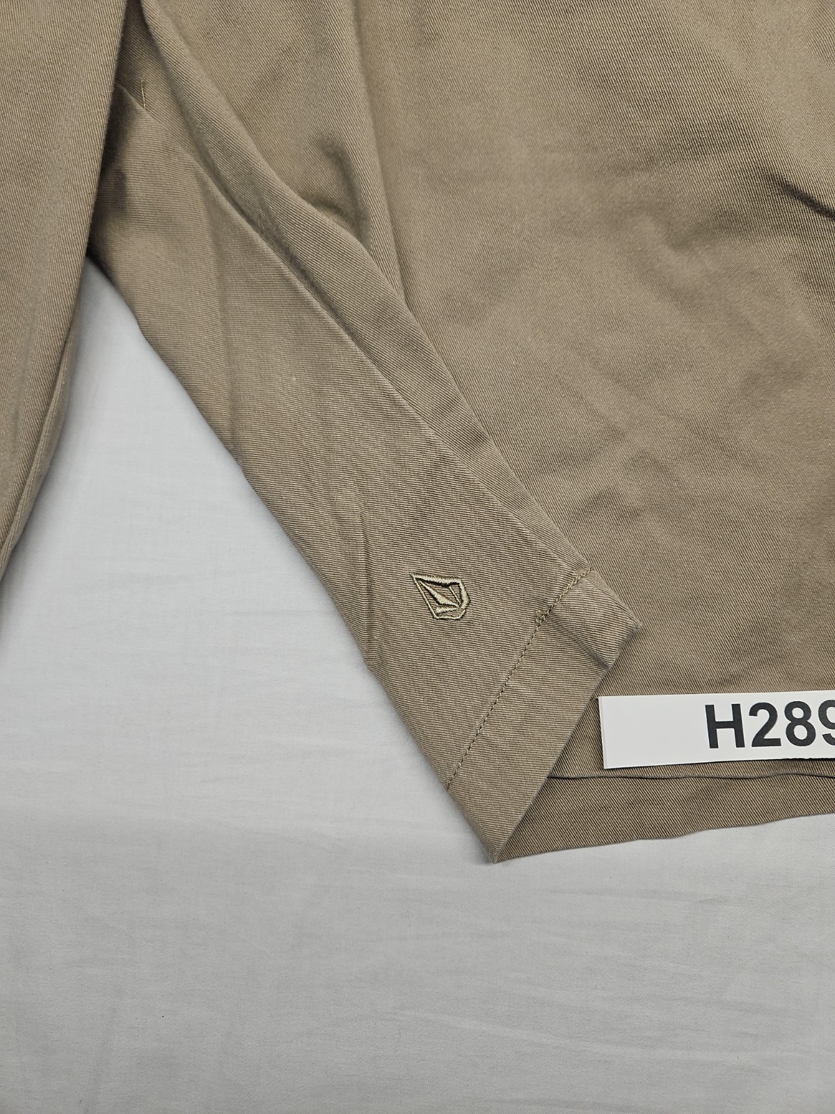 Volcom True To This Men’s Size 36 Khaki Chino 10″ Inseam Logo Shorts