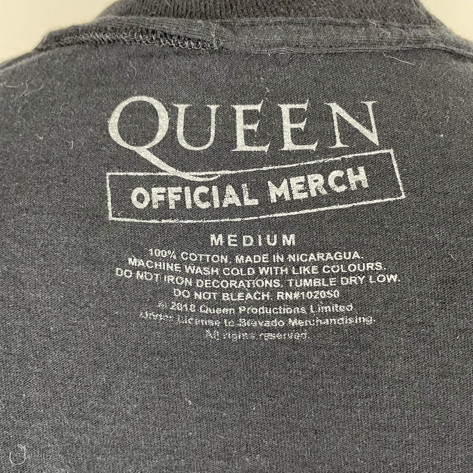 QUEEN OFFICIAL MERCH BAND CONCERT MUSIC T-SHIRT MEDIUM Black long sleeve