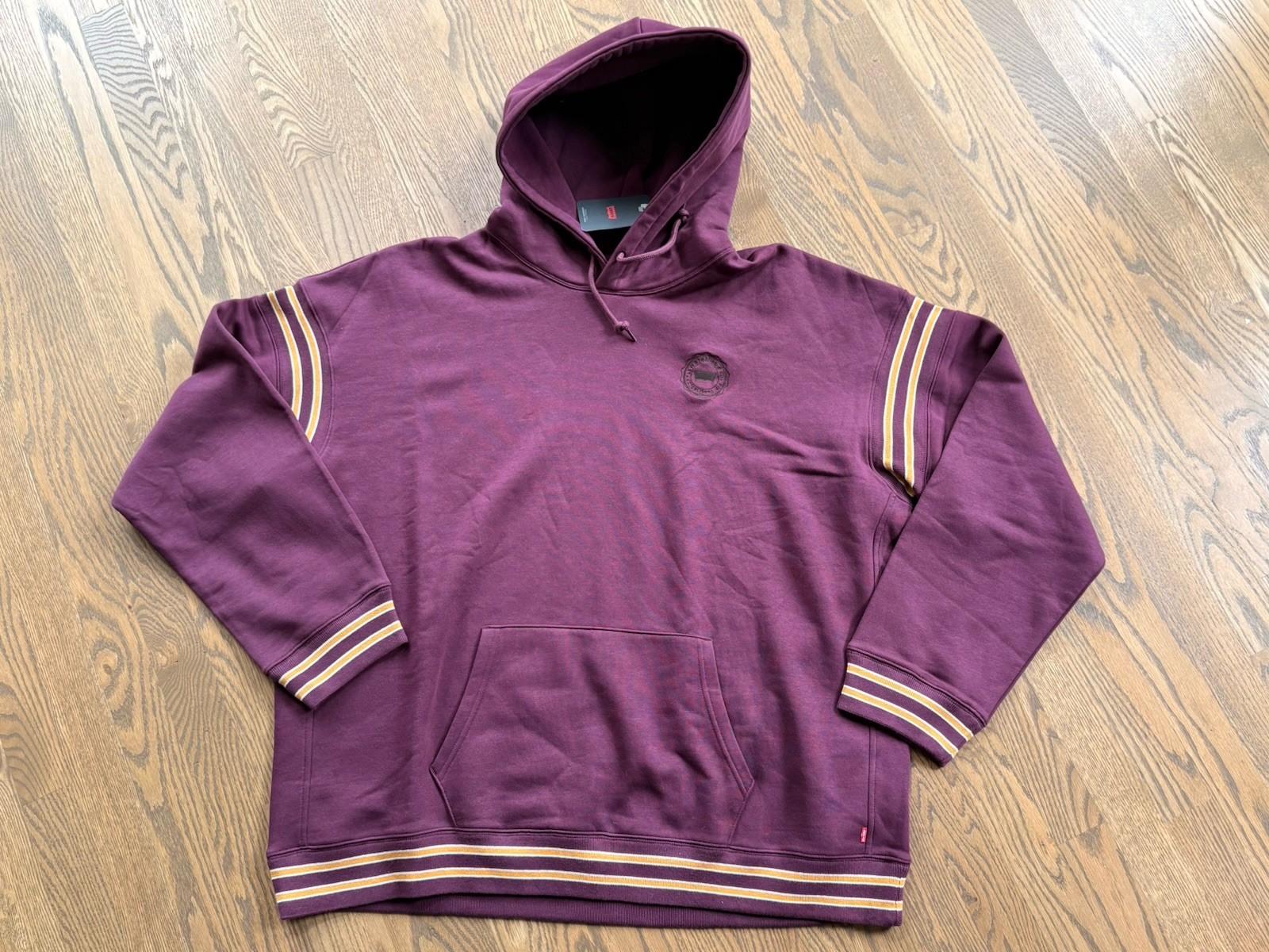 NWT Levi’s Pullover Hoodie Relaxed Fit Maroon Graphic Print Men’s Size 2XL XXL
