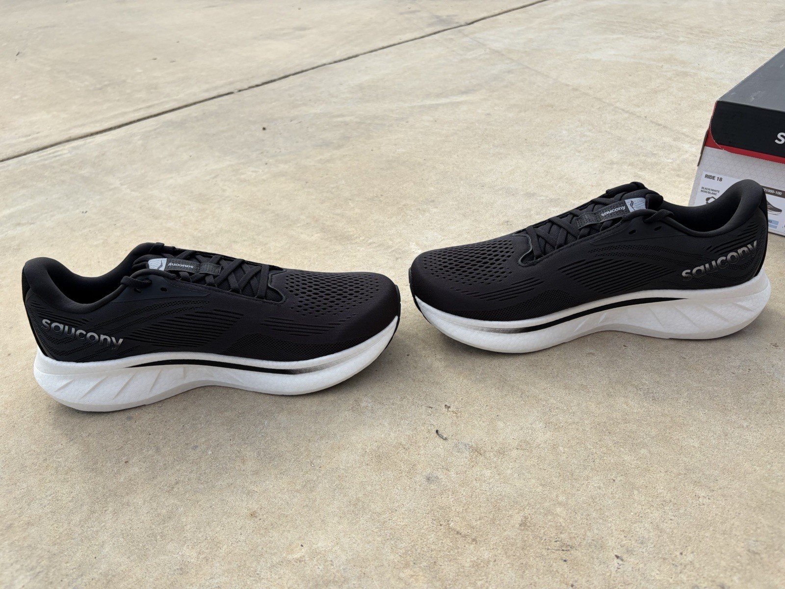 Saucony Ride 18 Men’s Running Shoes Black/White, Size 11.5