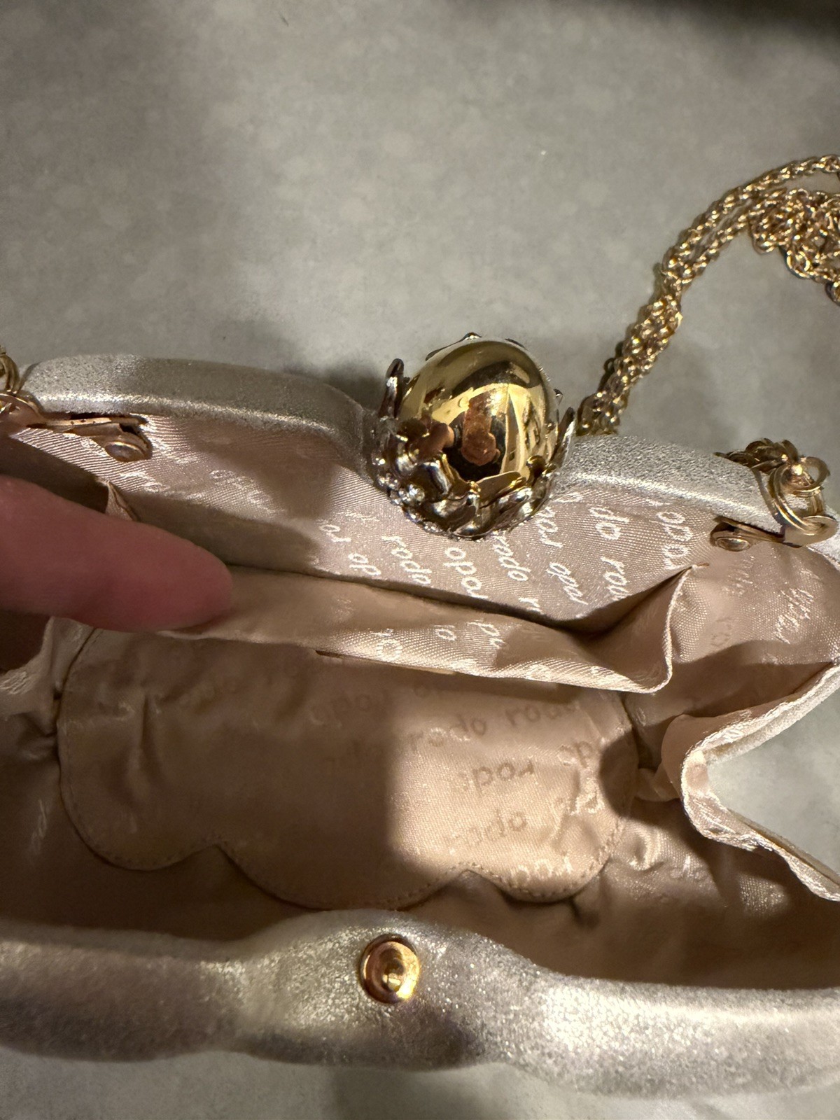 ESTATE RODO ITALY HARD SHELL SILVER WITH GOLD CHAIN BAG W RHINESTONE CLASP