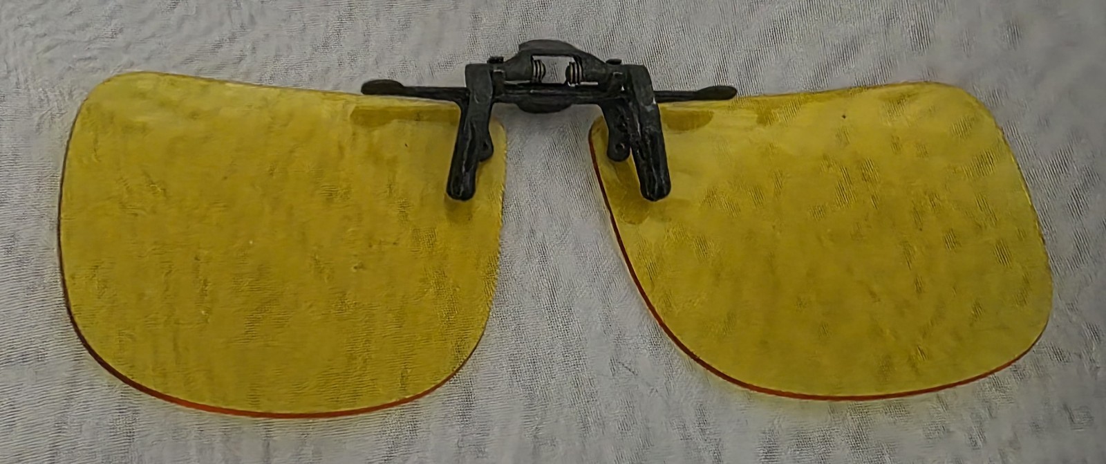 Shade Control Polycarbonate Clip On Yellow Lenses 47 mm High 131 mm Wide