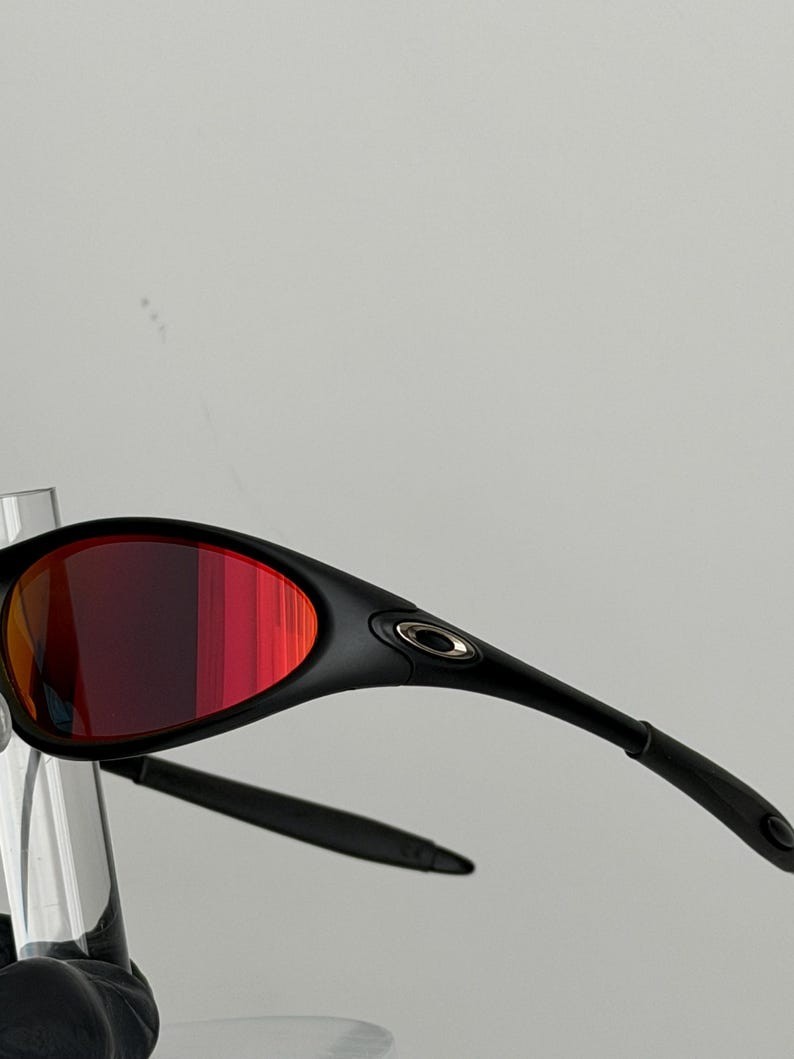 Oakley Minute 1.0 Sunglasses Black Frame Red Lens Y2K Gorpcore Retro