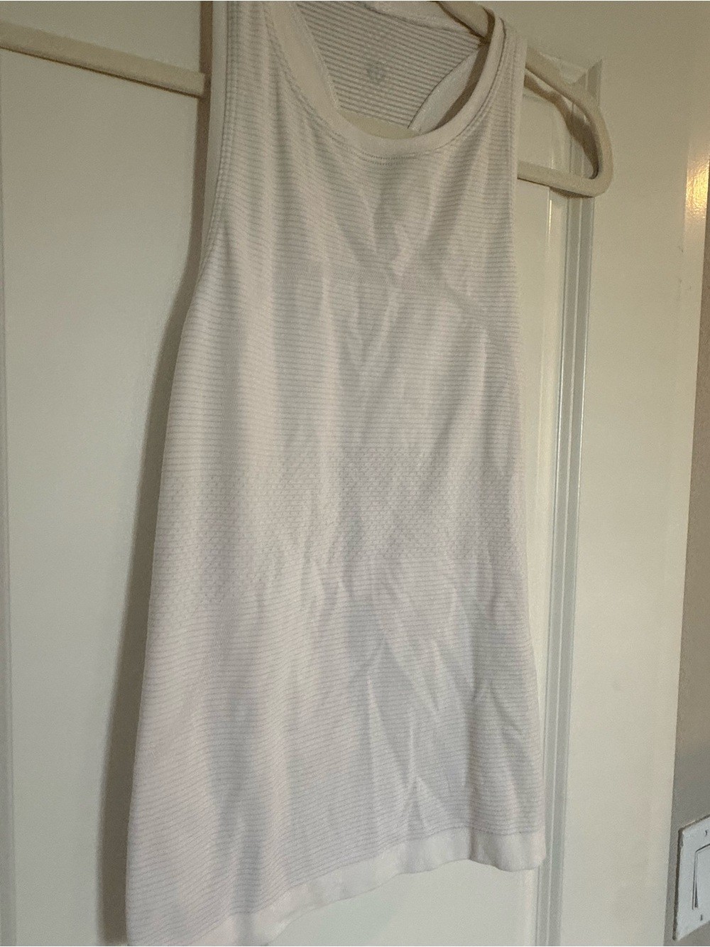 Lululemon Swiftly Tech Racerback Tank Top 2.0 Size 8 White Seamless Running Yoga